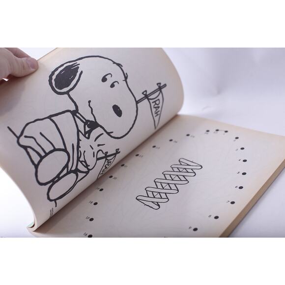 Uncolored Snoopy and Friends, Deluxe Color/Activity Book, 1988 Golden, - Picture 5 of 7